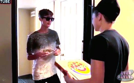 Glovo pizza boy